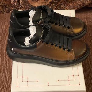 100% Auth Alexander McQueen Sneakers
